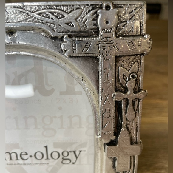 Vintage Frame-ology 1999 3D Crosses Resin Holds 6” x 4” Photo Rear Load EUC - Picture 4 of 9